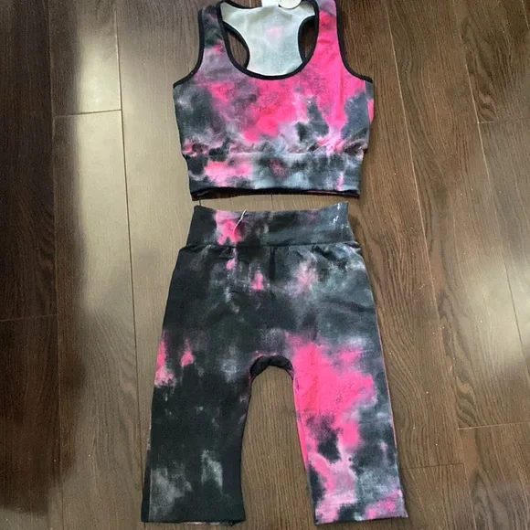 Athletic Top & Short Set - Picture 3 of 8